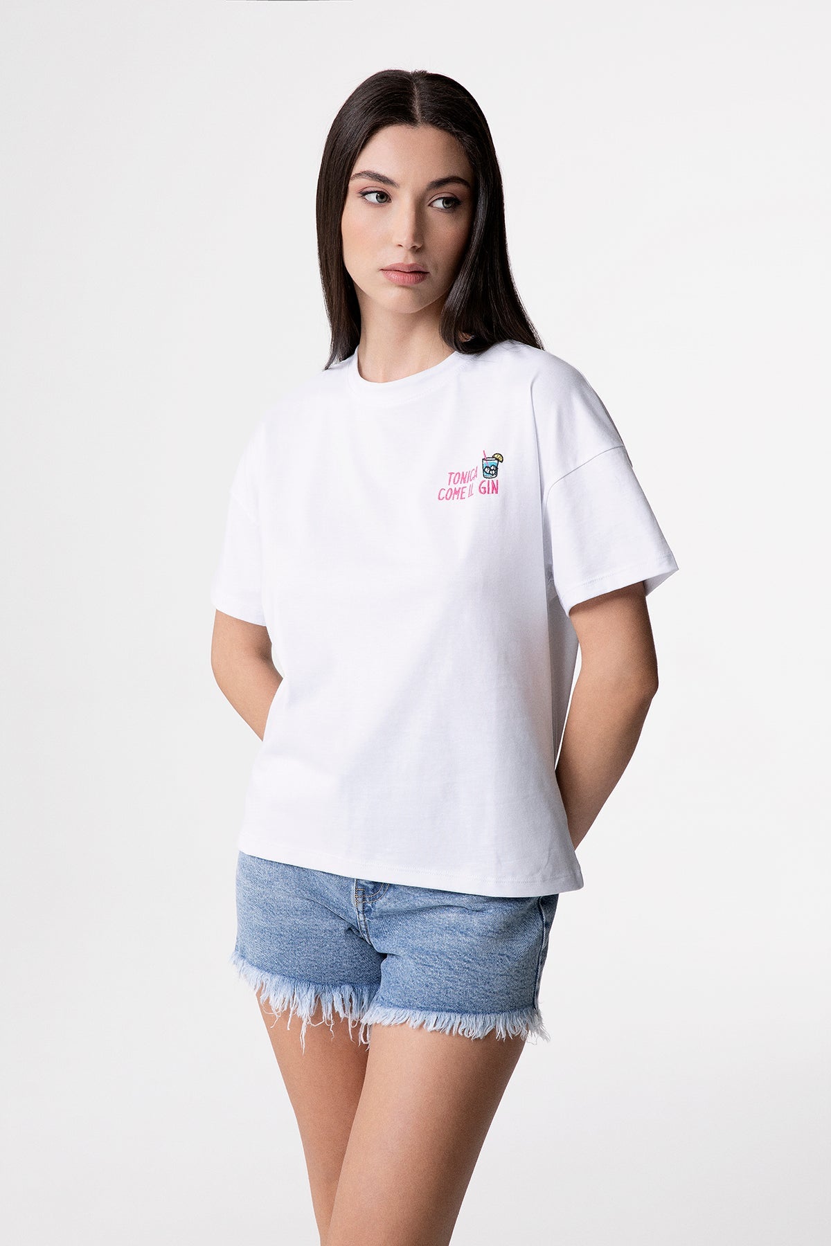 T-shirt Superculture con ricamo "Tonica come il gin"